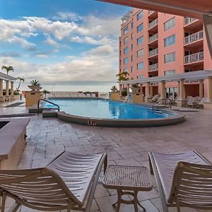 King Suite Kitchenette Poolside